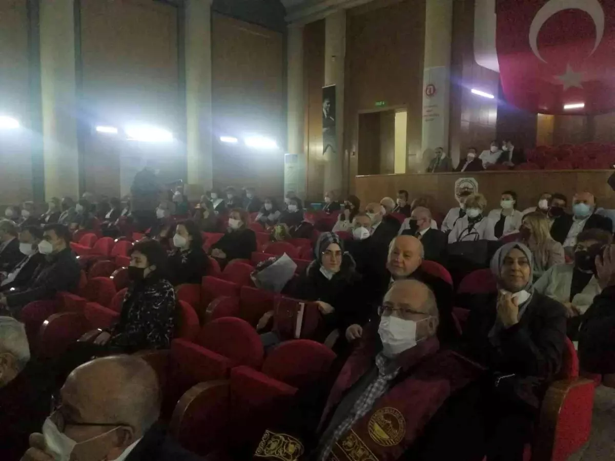 Sağlık Bilimleri Üniversitesi Rektörü Erdöl: "(Saldırıya uğrayan doktor) Bunların peşini bırakmamamız ve mücadele etmemiz lazım"