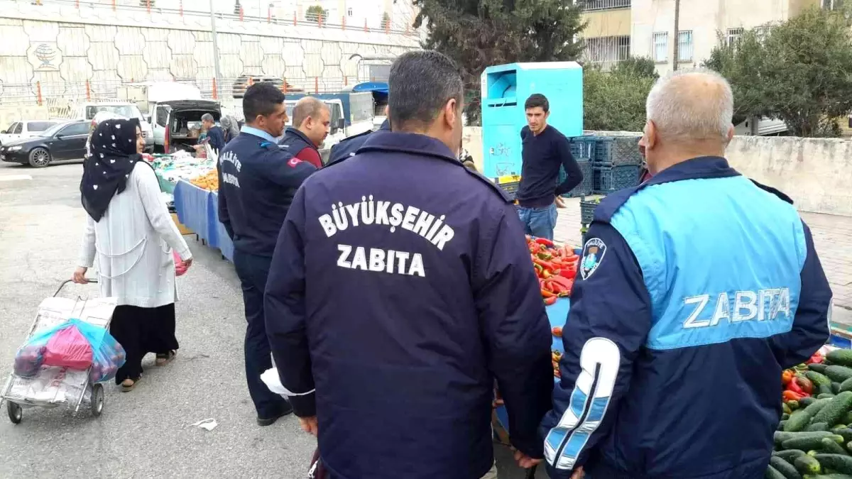 Şanlıurfa\'da kurallara uymayan 24 pazarcı esnafına ceza yazıldı