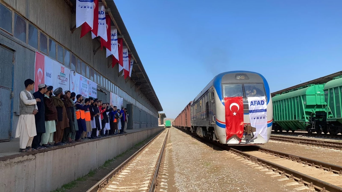 Türkiye\'den uzanan yardım eli ikinci "İyilik Treni" Afganistan\'a ulaştı