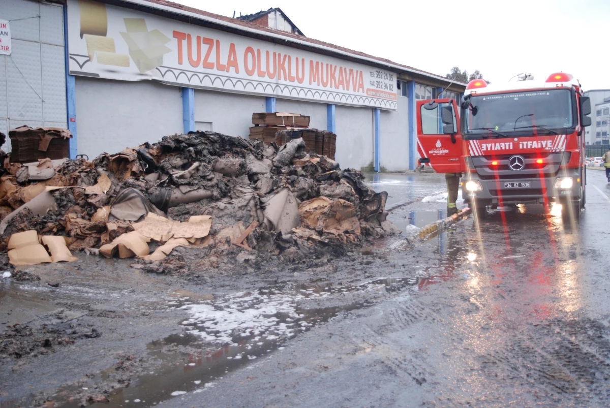 Tuzla\'daki fabrika yangınının ardından enkaz kaldırma çalışması sürüyor