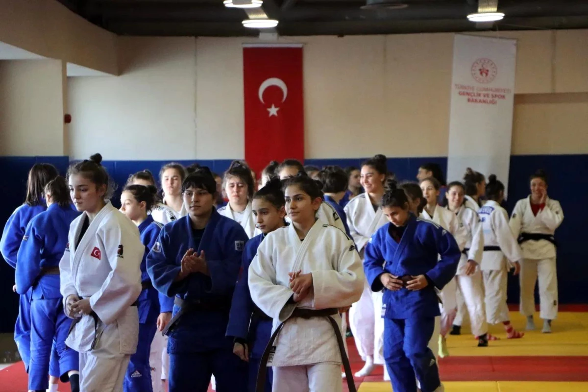 Ümit Milli Kadın Judo Takımı, Burdur\'da kampa girdi