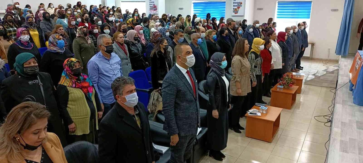 Kırşehir\'de AK Parti\'nin "Kadın Emeği, Türkiye\'nin İstikbali Buluşmaları" etkinliği
