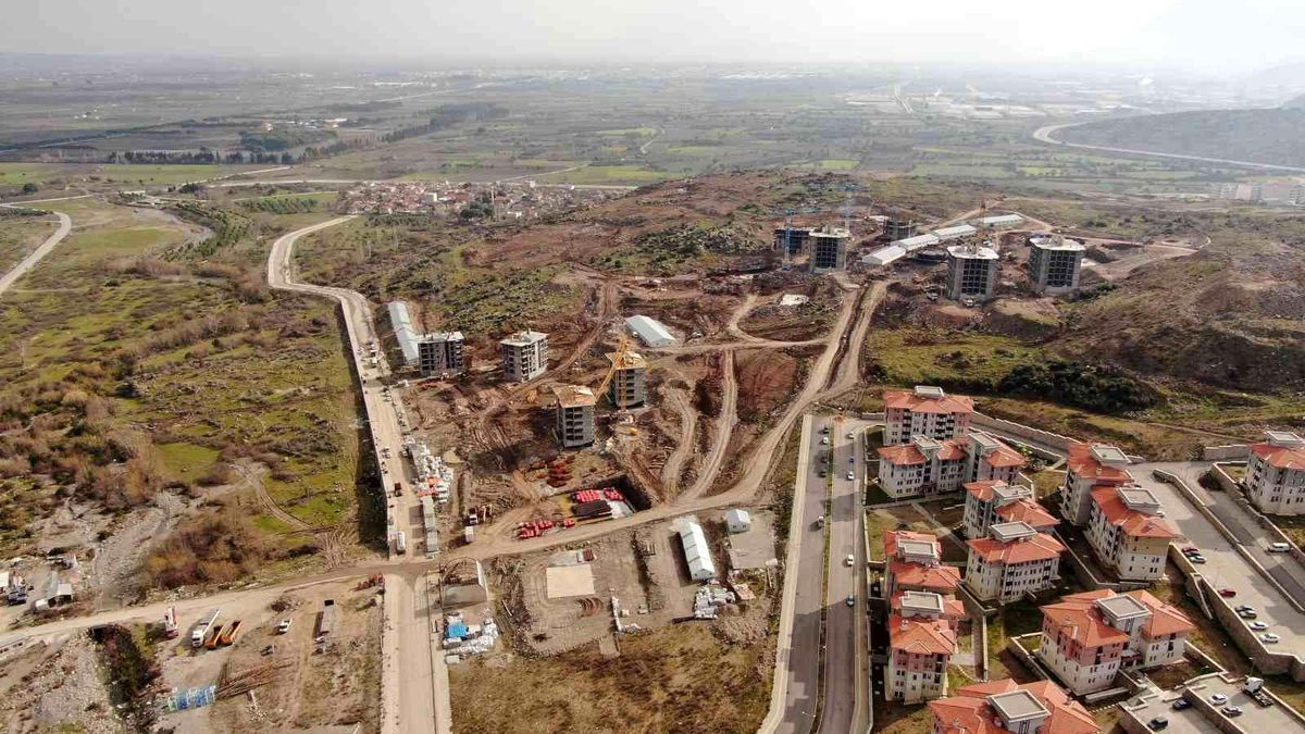 Akgedik\'te bloklar yükseliyor