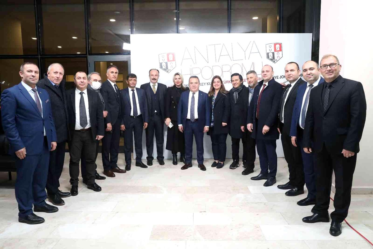 Antalya Büyükşehir Belediye Başkanlığı Koşusu düzenlendi