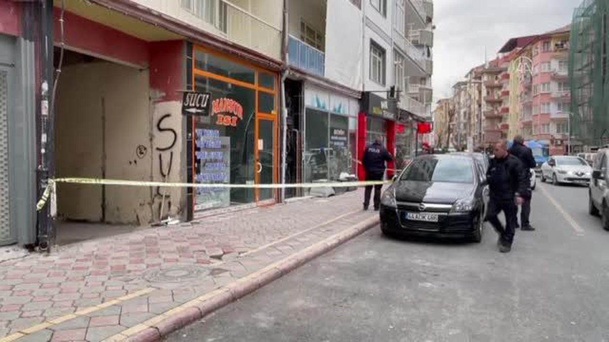 Bıçaklı ve sopalı kavgada 3 kişi yaralandı