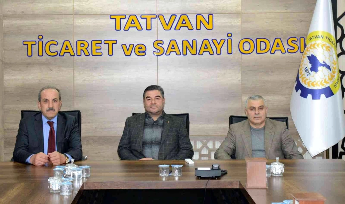 Bitlis Defterdarı Özçelik\'ten "Vergi Haftası" ziyareti