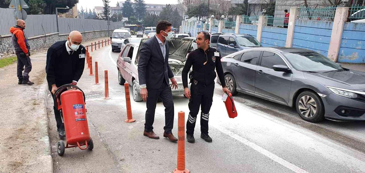 Bursa\'da otomobil yangını tüplü müdahale sonucu büyümeden söndürüldü