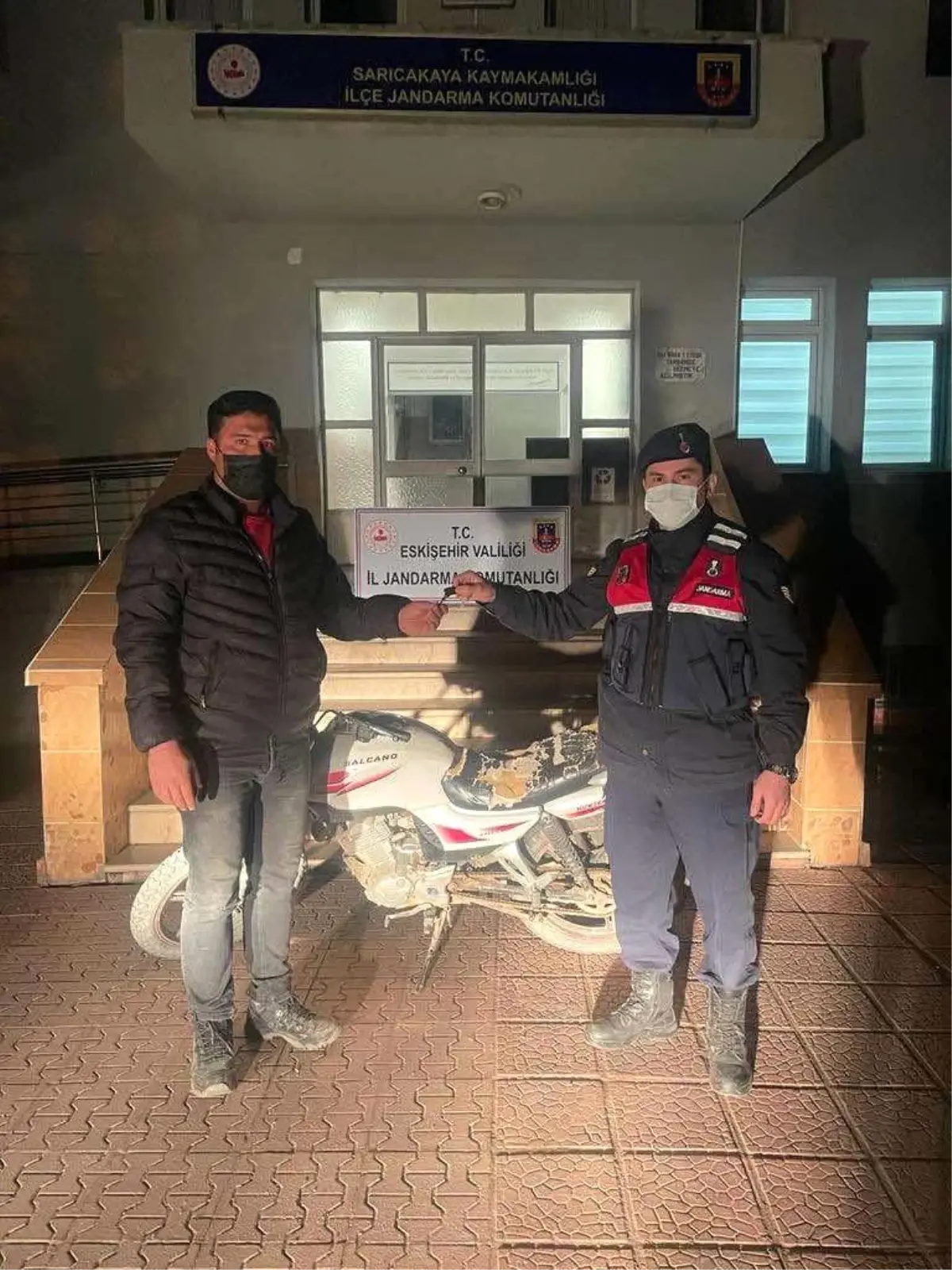 Çaldığı komşusunun motosikletini satmak isterken yakalandı