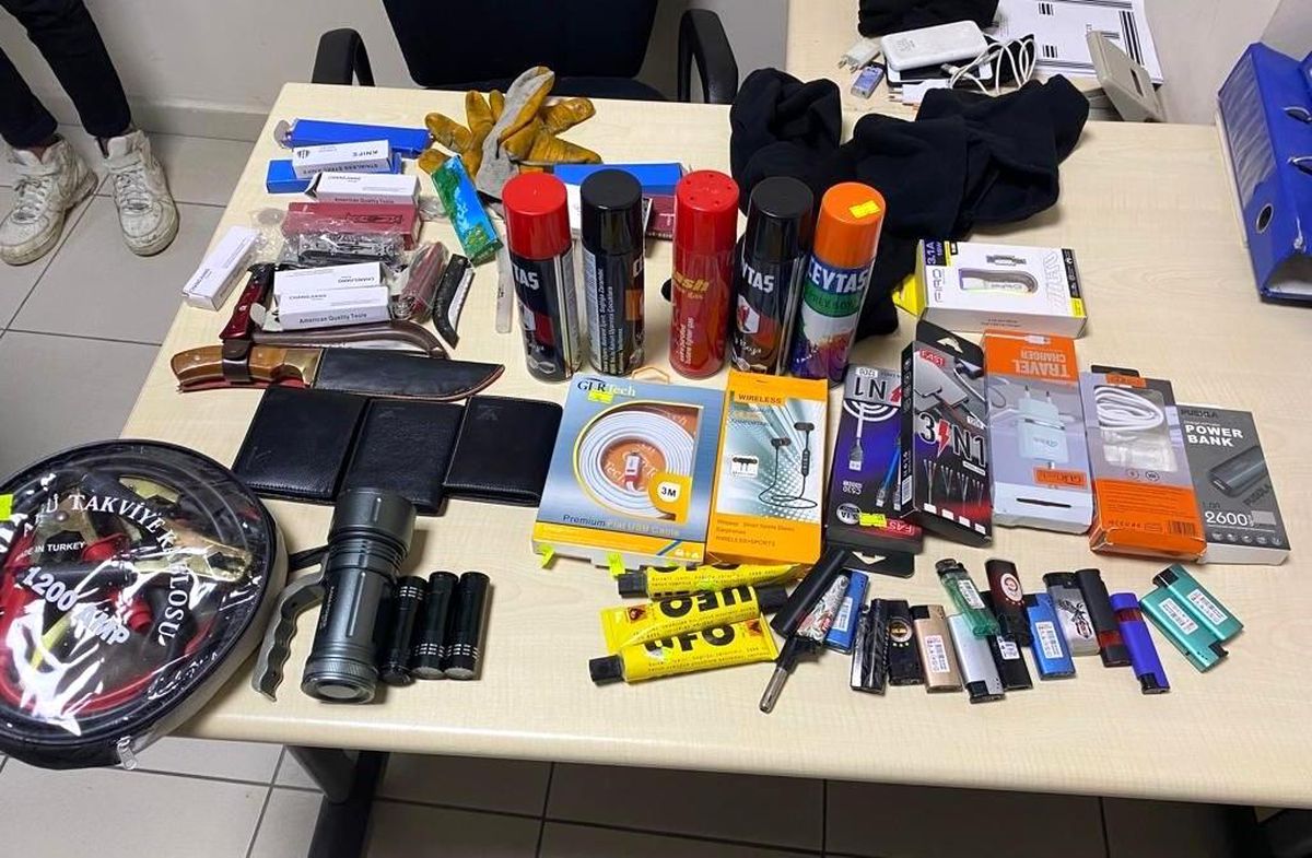 Son dakika haber... Çaldıkları malzemelerle kaçarken polis ekiplerine yakalandılar