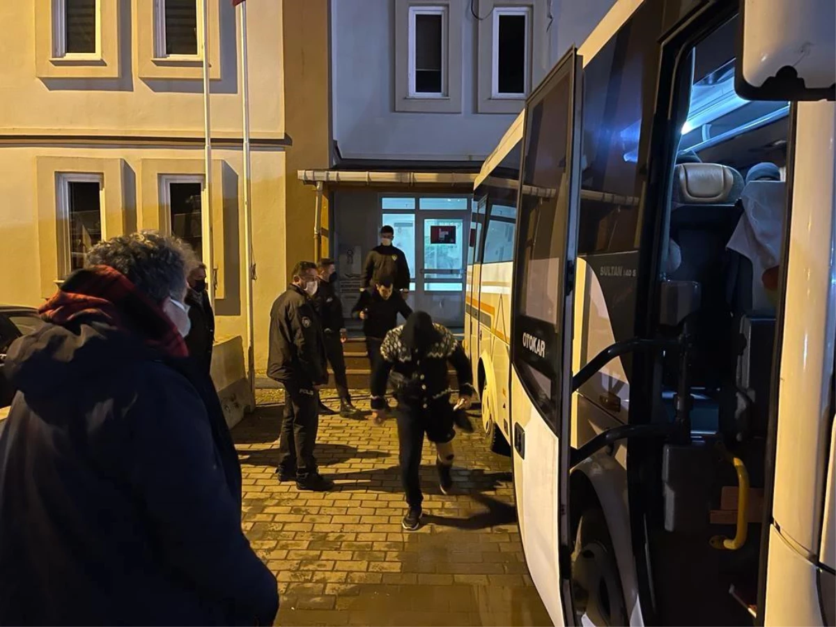 Çanakkale'de 33 düzensiz göçmen yakalandı