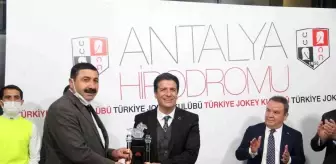 Döşemealtı Hipodrom koşusunu 'Kübra Hanım' kazandı