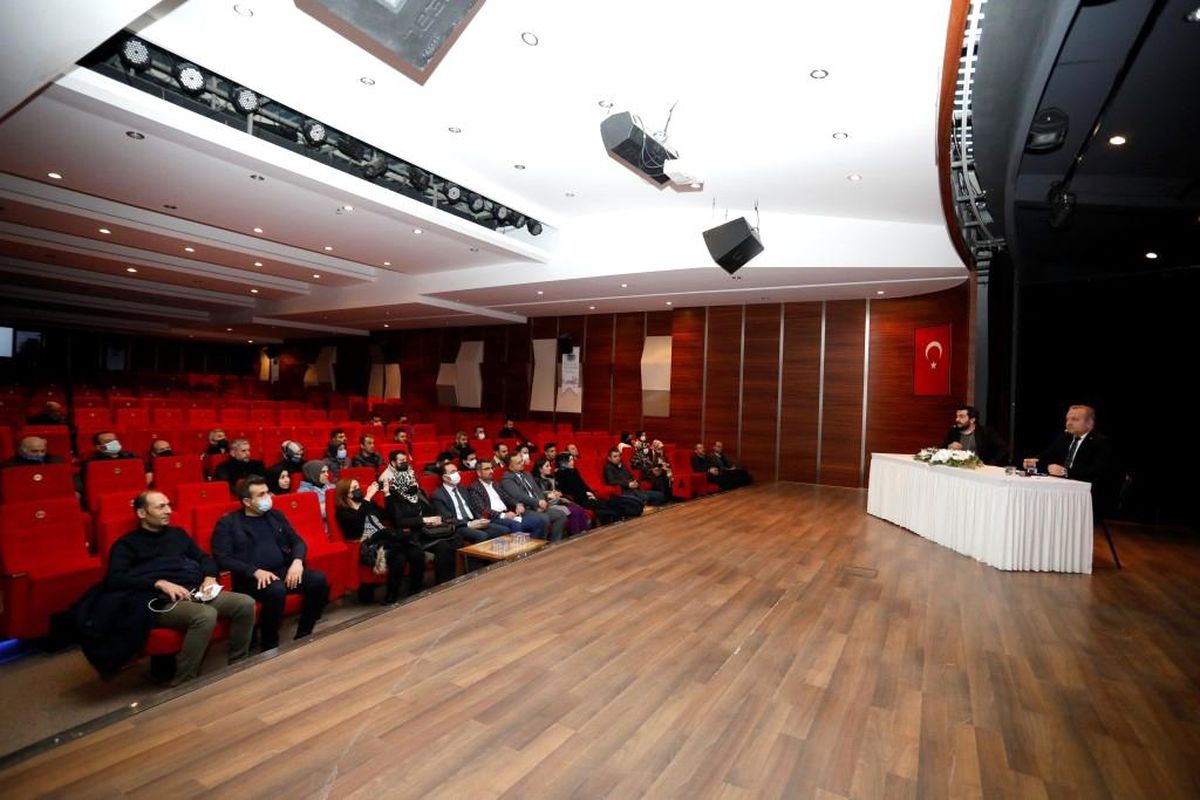 Dünya ve Türkiye ekonomisi İnegöl\'de ele alındı
