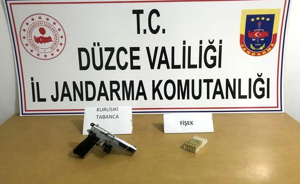 Fabrikaya kurusıkı tabancayla girmeye çalışınca yakalandı