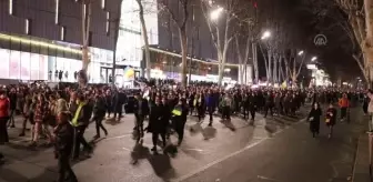 Gürcistan'da halk Ukrayna'ya destek vermek için sokağa çıktı