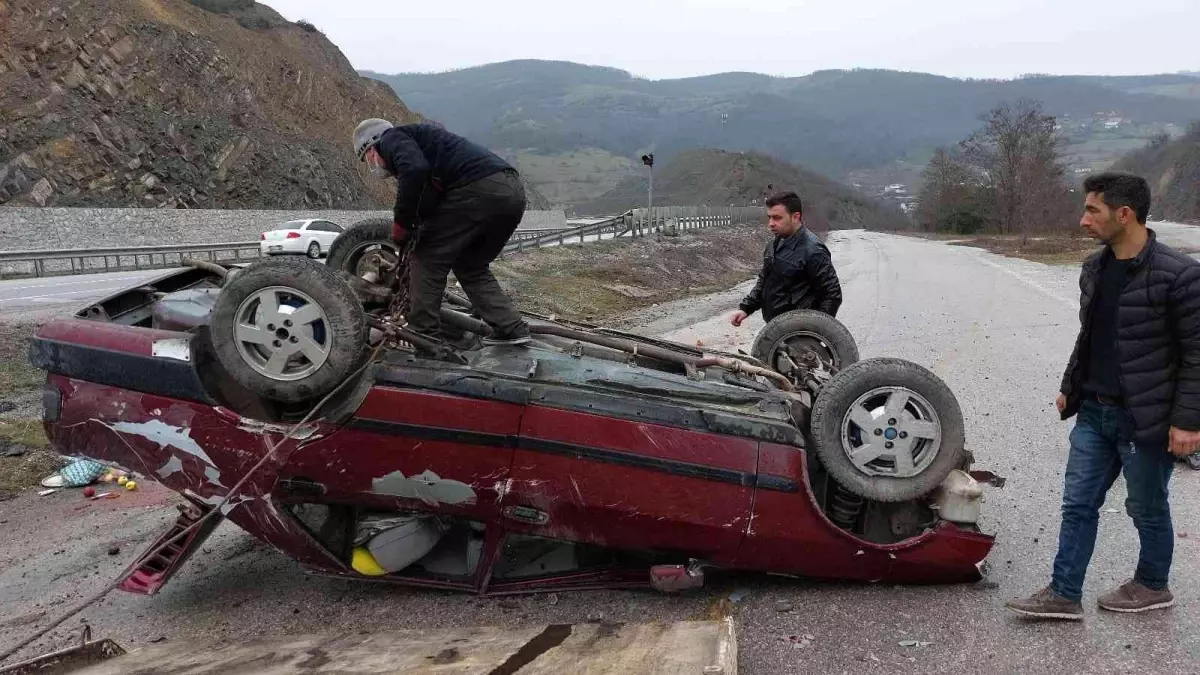 Son dakika haber | Hastaneye hasta götürürken otomobiliyle takla attı: 2 yaralı