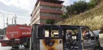 Hatay'da minibüste çıkan yangın söndürüldü