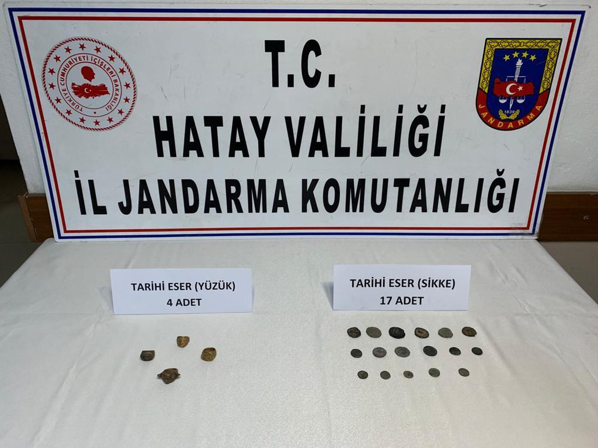Hatay\'da tarihi sikke ve yüzükleri satmaya çalışan 3 kişi yakalandı