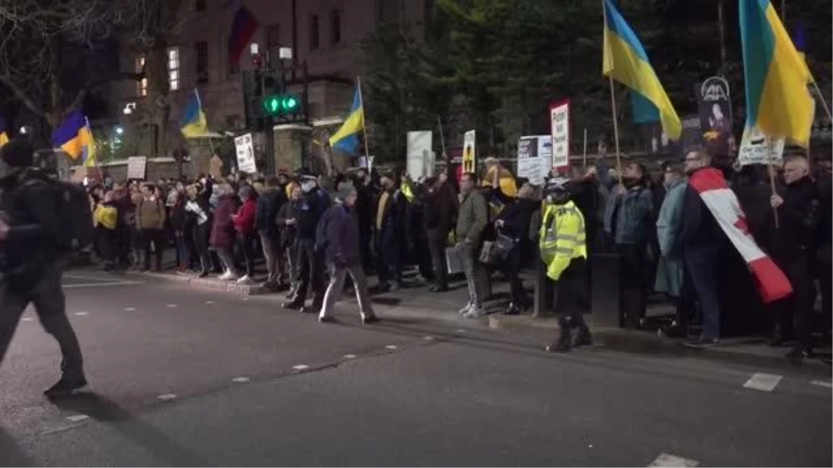İngiltere\'de savaş karşıtları Rusya\'yı protesto etti