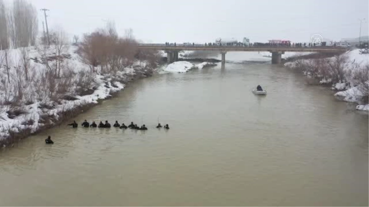 Karasu Nehri\'ne düşen lise öğrencisini arama çalışması devam ediyor