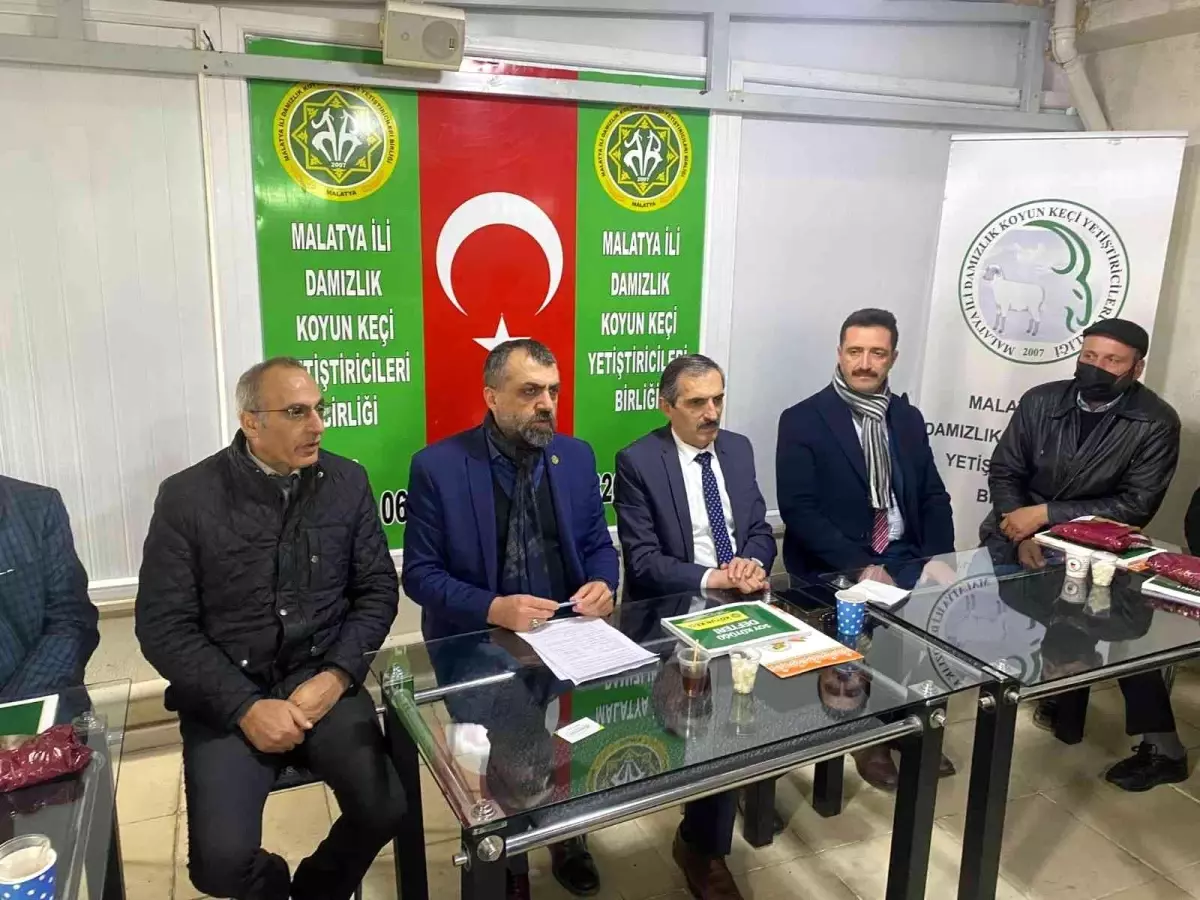 Koyun ve Keçi Birliğinden, küpe ve kayıt defteri dağıtım toplantısı