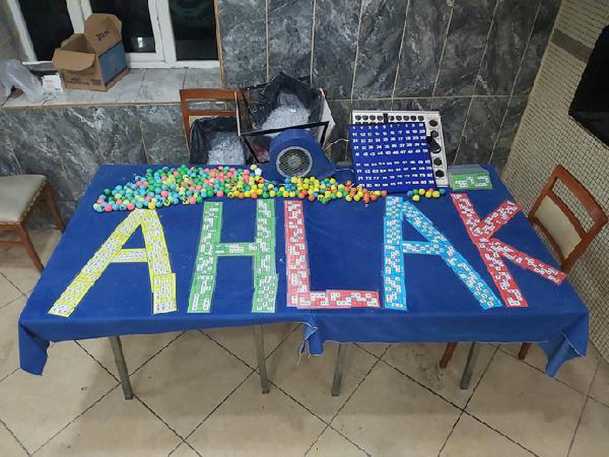 Kumar oynarken yakalanan 54 kişiye 98 bin lira ceza