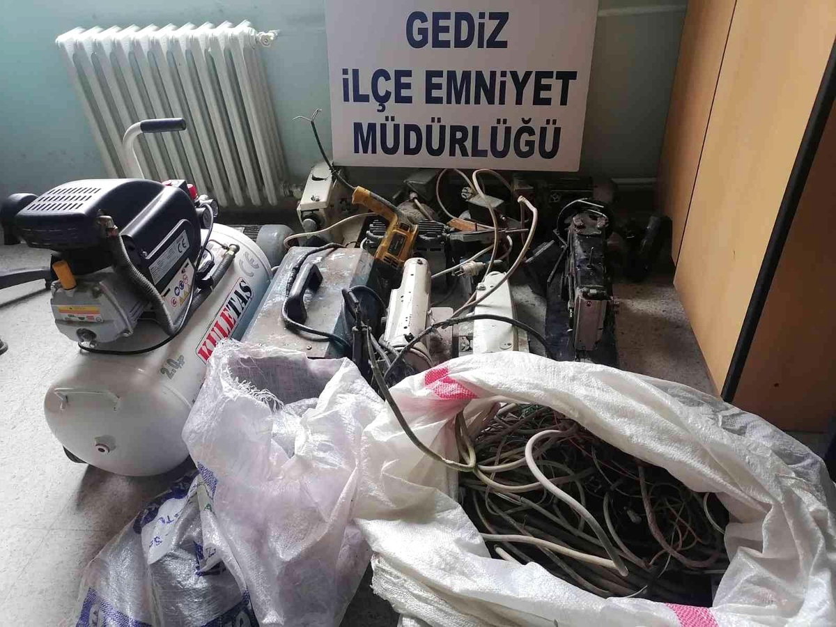 Kütahya\'da bağ evi hırsızları tutuklandı