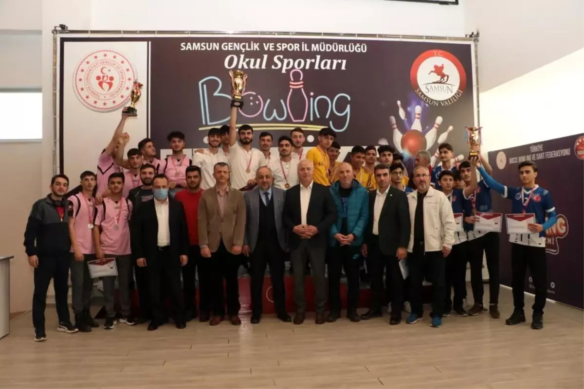 Liselerarası Bowling Türkiye Şampiyonası\'nın kazananlar kupalarını aldı