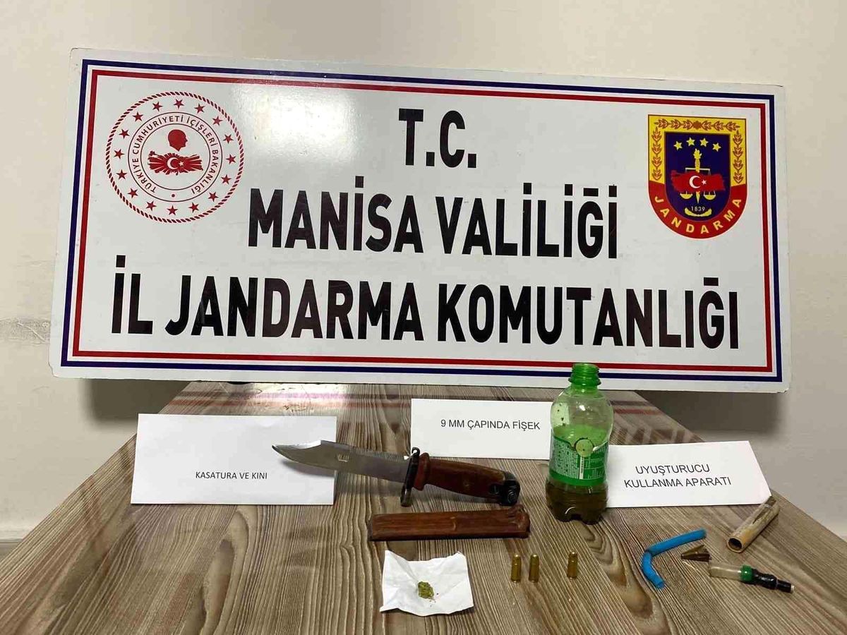 Manisa\'da şüpheli araçtan uyuşturucu ve mermi çıktı