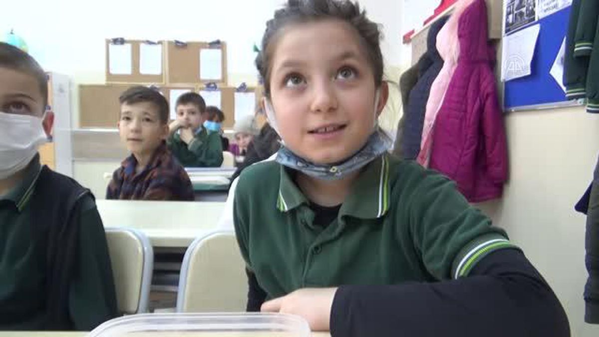 Öğrenciler 'Çöp Müzesi' projesiyle atıklardan gübre ve sabun üretti