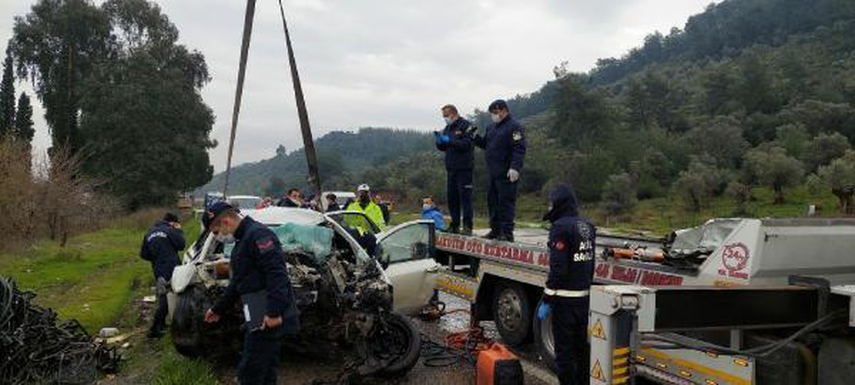 Otomobiliyle TIR\'ın dorsesine çarpan fizyoterapist yaşamını yitirdi
