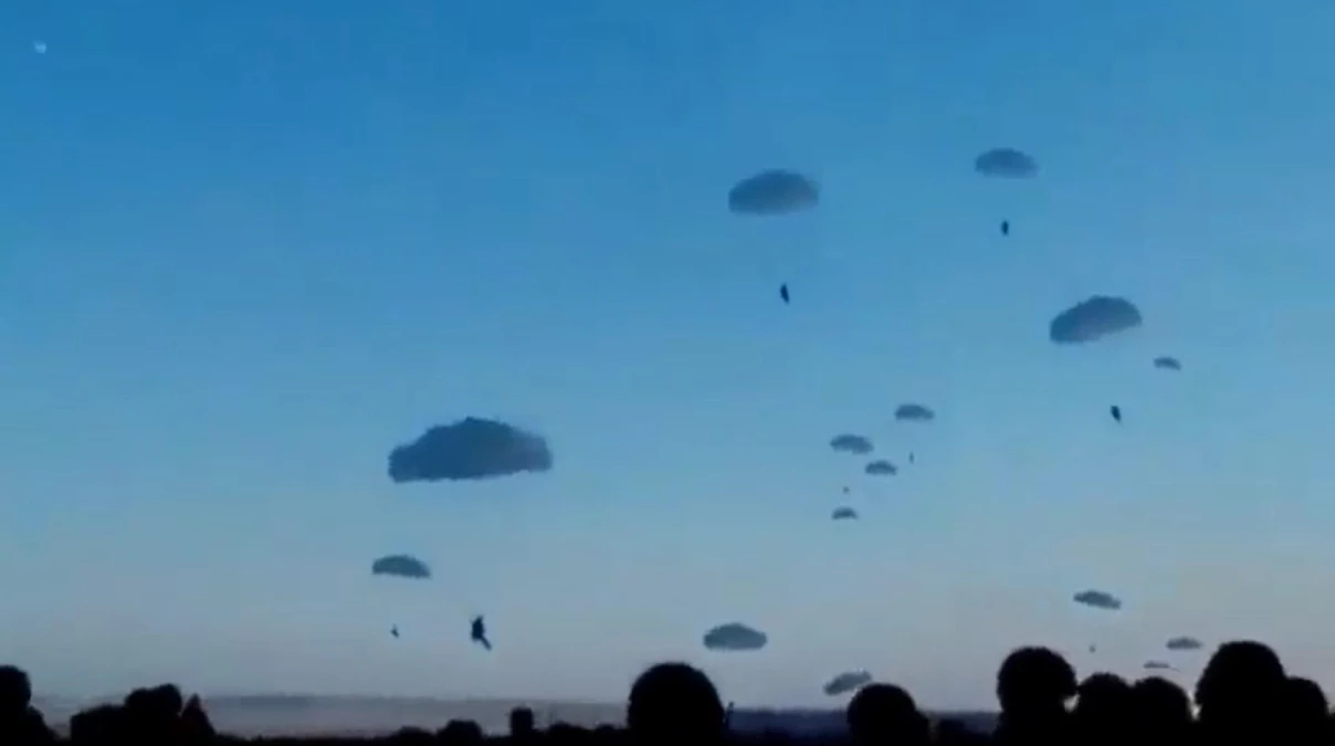 Ruslar Kharkiv şehrine havadan girdi! Hava indirme harekatı görüntüleri paylaşıldı