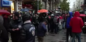 Rusya'nın Ukrayna'ya askeri müdahalesi İstanbul'da protesto edildi