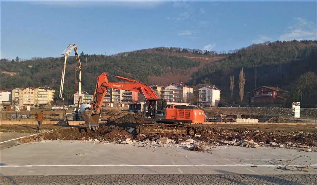Selden zarar gören Ayancık Devlet Hastanesine ek hizmet binası inşa ediliyor