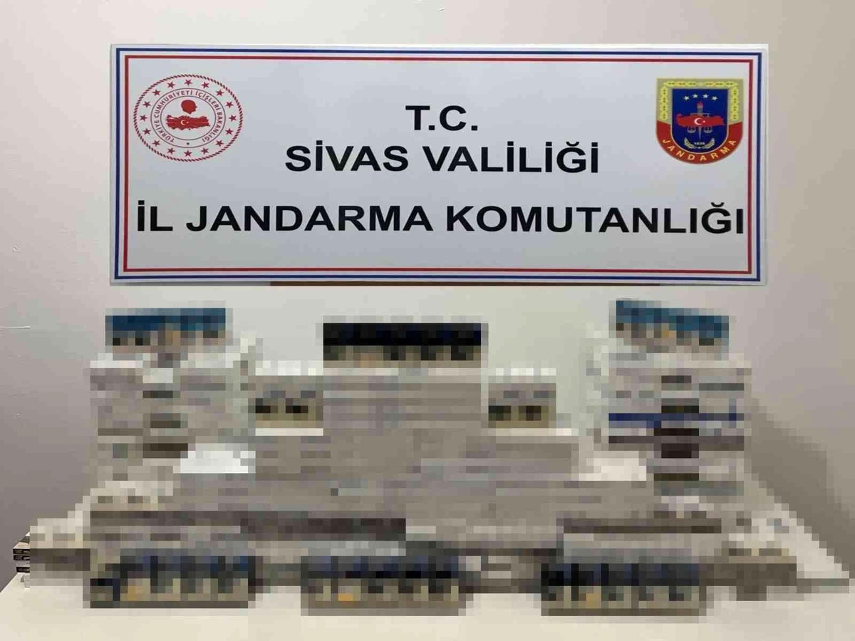 Sivas\'ta bandrolsüz sigara ve esrar ele geçirildi