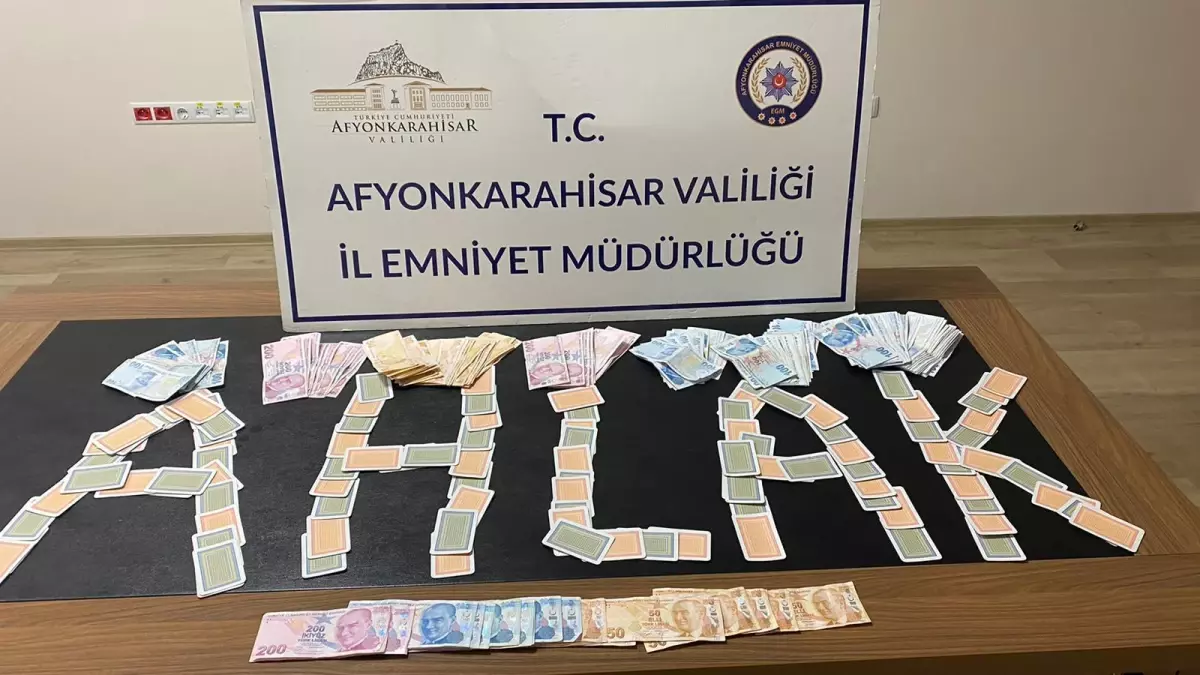 Afyonkarahisar\'da kumar operasyonunda 10 kişiye 18 bin 190 lira ceza