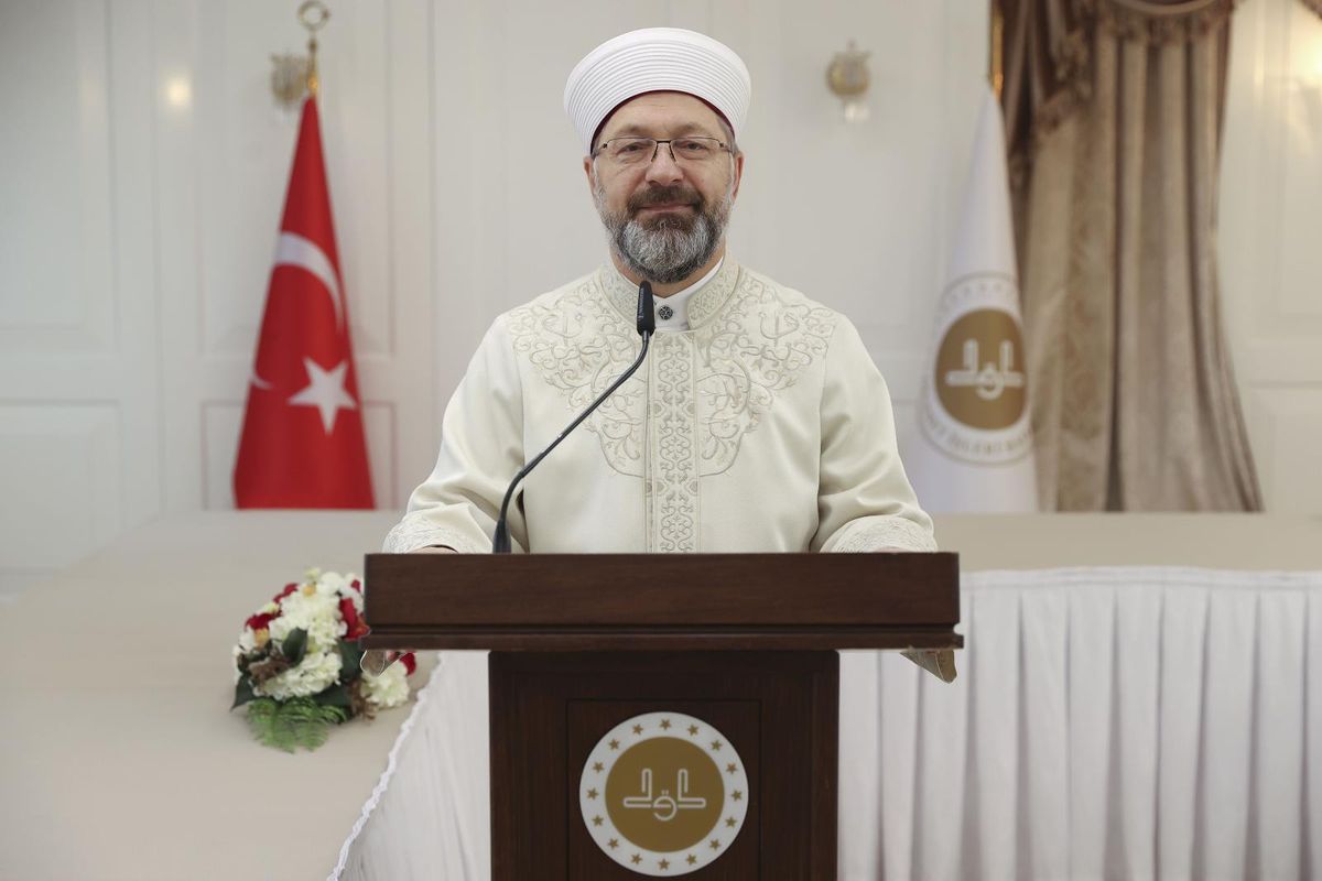 Ali Erbaş: "Gençlerimizi dinlemek ve onları anlamaya çalışmak, atacağınız ilk adım olmalı"