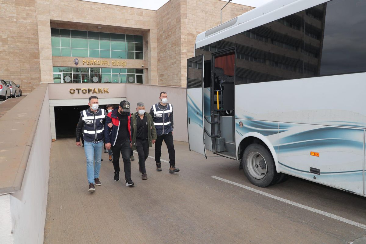 Antalya\'da aranan kişilere yönelik operasyonda 55 şüpheli yakalandı