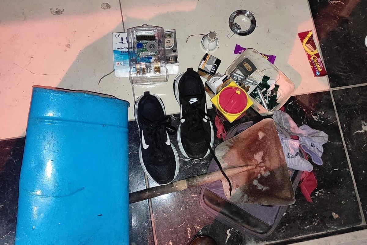 Binadan ayakkabı çaldı, 5 metre uzaklaşamadan gece kartallarına yakalandı