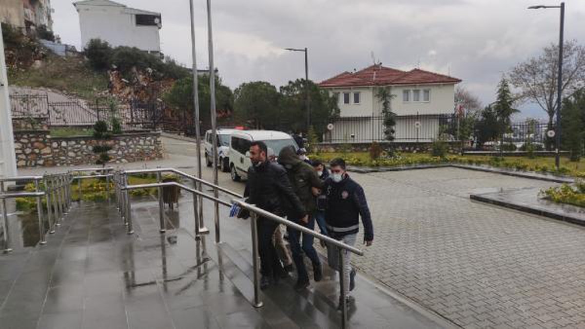 Bursa\'da bıçakladılar, Kocaeli\'de yakalandılar