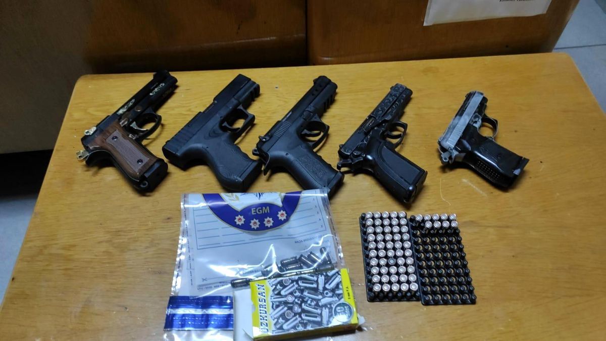 Çorum\'da bir şahsın üzerinde 5 ruhsatsız tabanca yakalandı
