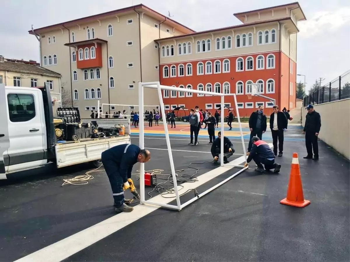 Gençler kale istedi, belediye başkanı isteği geri çevirmedi