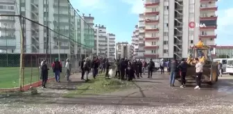 Halı saha yıkımında gerginlik... 26 yıldır çalışma ruhsatı bulunmayan halı saha yıkıldı