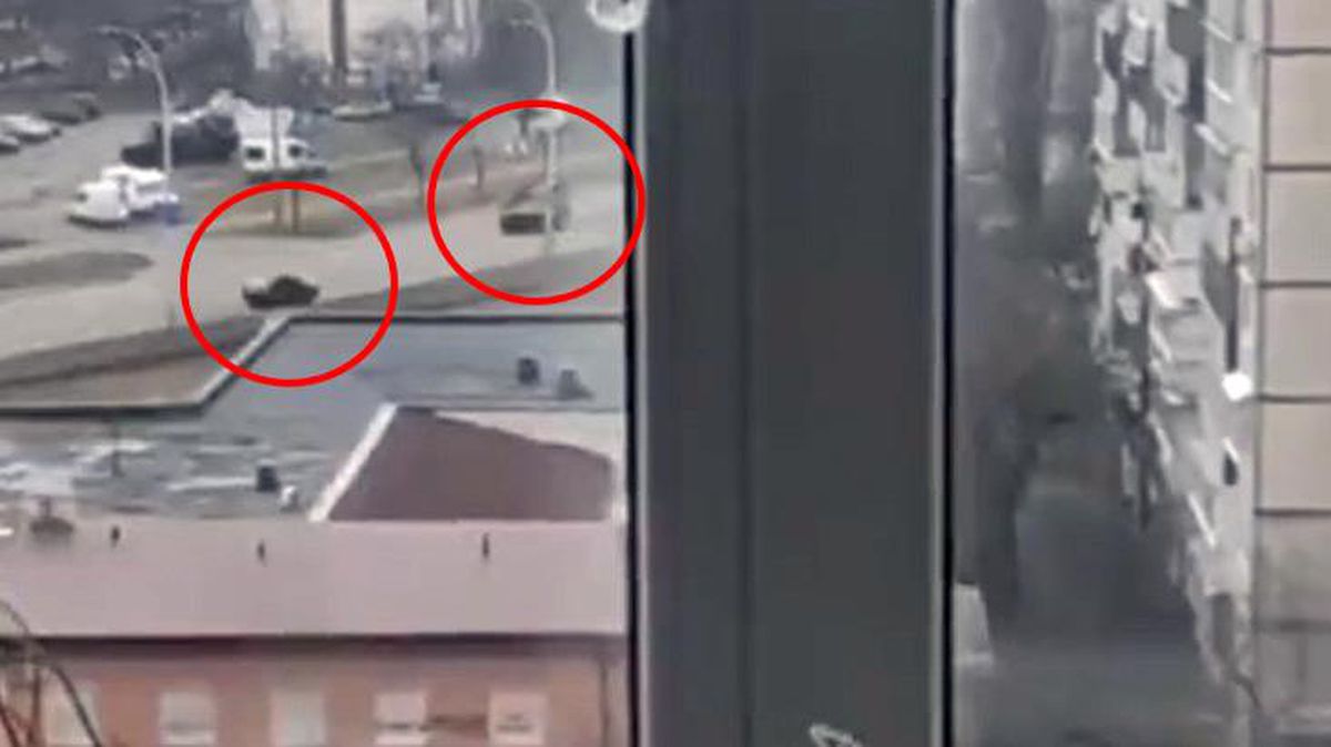 Rus tankları sivil aracı işte böyle ezdi! Birlikler Kiev sınırına dayandı
