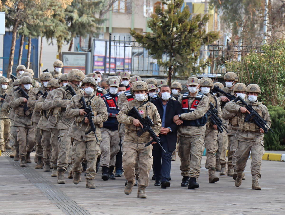 Son dakika haberleri... Kilis\'te silahlı yaralama ve darp olaylarına karıştığı iddiasıyla 9 kişi yakalandı