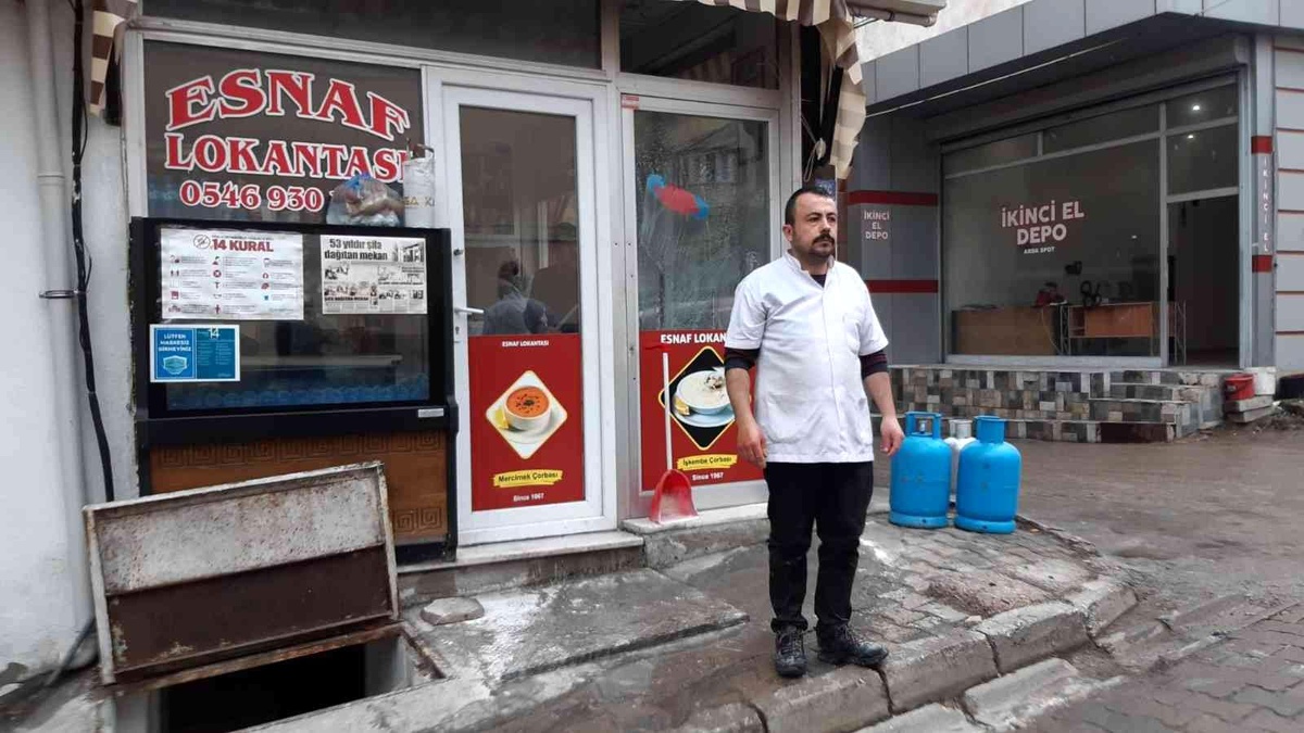 Lokantada yangın tüpü patladı, müşteriler panikle kaçıştı