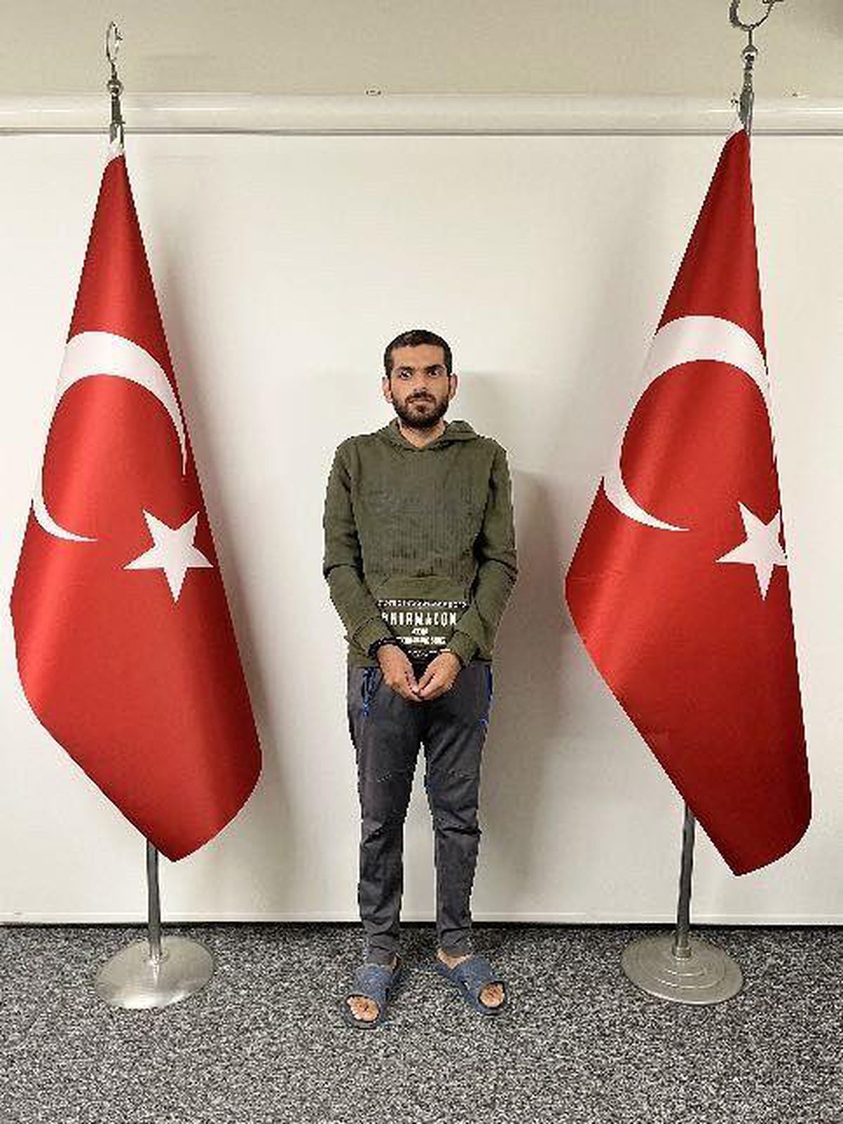 MİT ve emniyetin, terör örgütü DEAŞ\'ın Türkiye\'deki finans ve lojistik şebekesinin çökertilmesine yönelik ortak operasyonunda yabancı uyruklu 3 örgüt...
