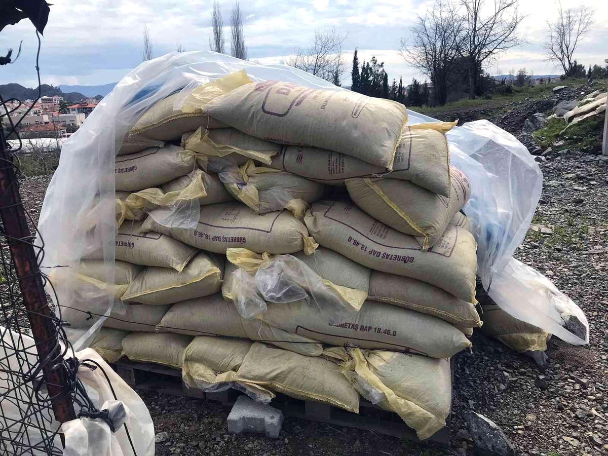 Ortaca\'da 94 çuval gübreye el konuldu