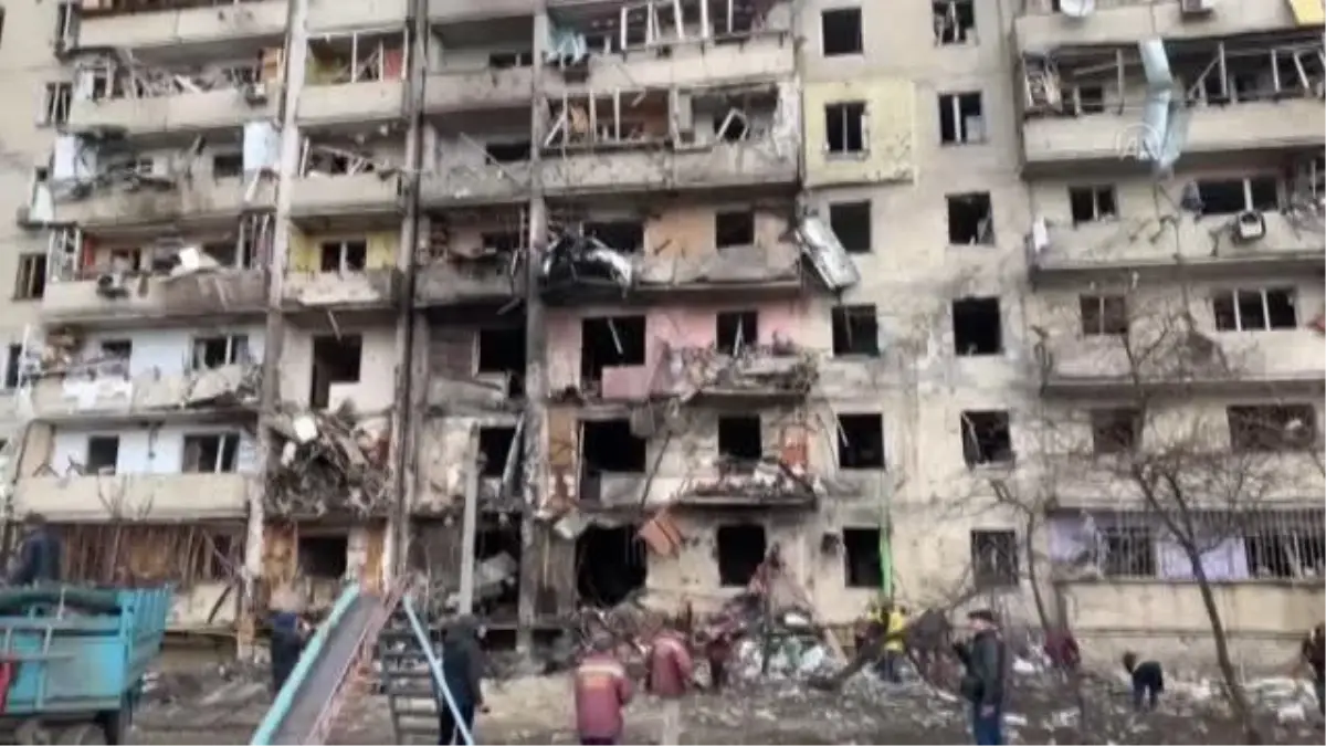 Rus güçleri bir binayı füzeyle vurdu, en az 8 kişi yaralandı