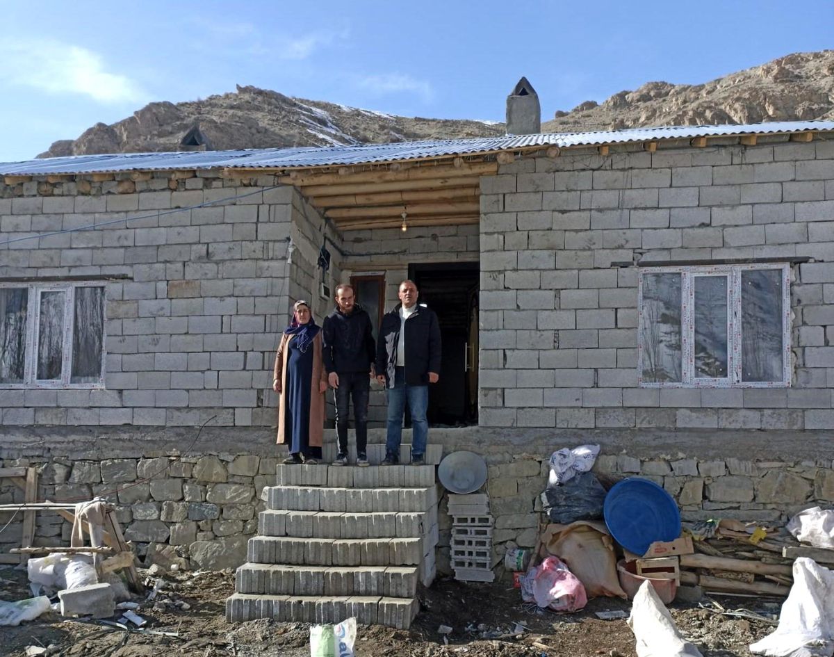 Van\'da selde evi yıkılan aile yeni evlerine kavuştu