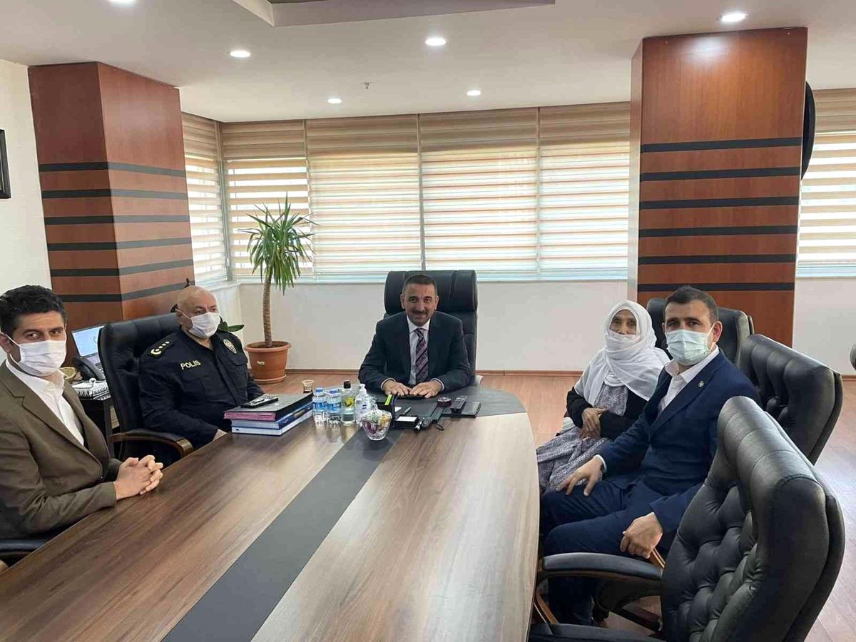 Siirt Valisi Hacıbektaşoğlu şehit ailesini ağırladı